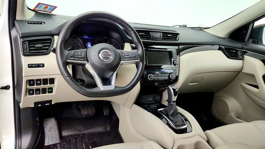 Used 2019 Pearl White Tricoat Nissan AWD SL w/ Premium Package, Moonroof & Bose Audio image 13