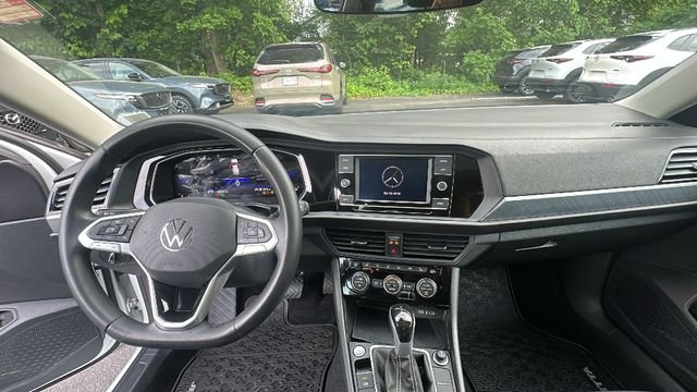 Used 2023 White Volkswagen 1.5T SE image 9