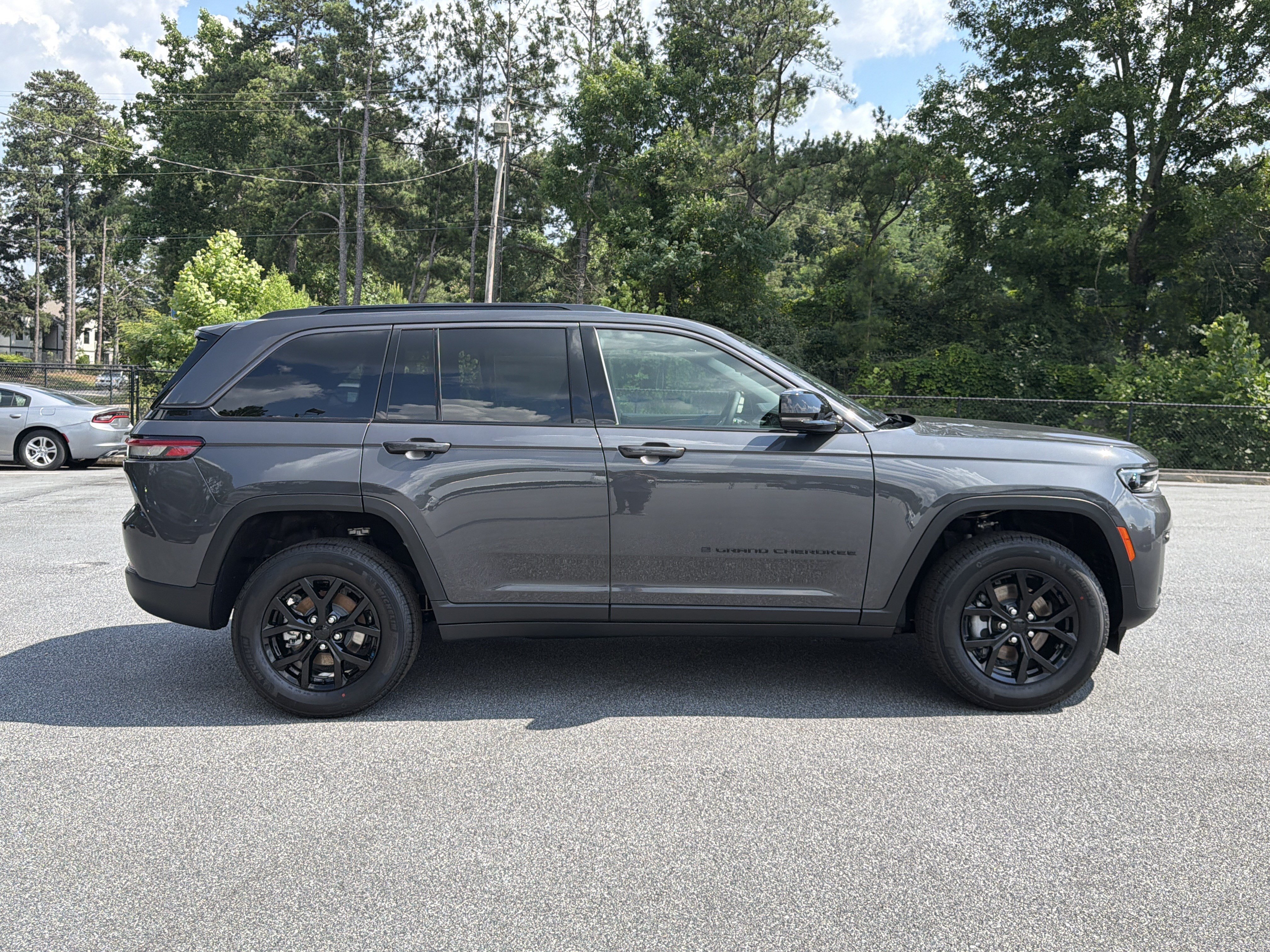 New 2026 Baltic Gray Metallic Clear-Coat Exterior Paint Jeep Altitude image 9