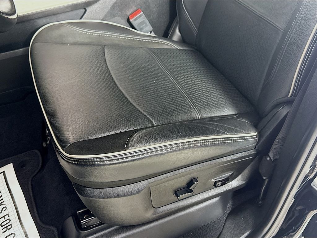 Used 2019 Diamond Black Crystal Pearlcoat Ram Laramie image 24