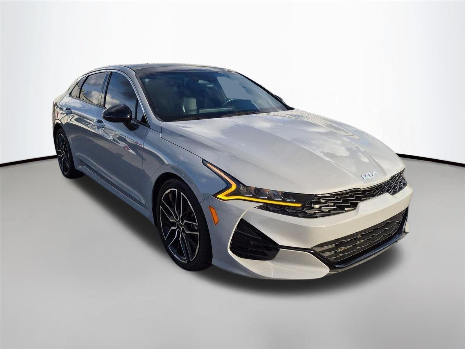 Used 2024 Wolf Gray Kia GT image 3