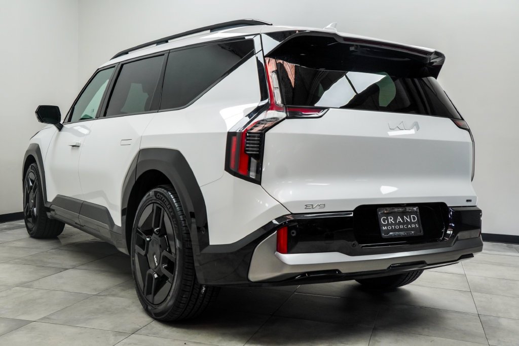Used 2024 White Kia GT-Line image 10