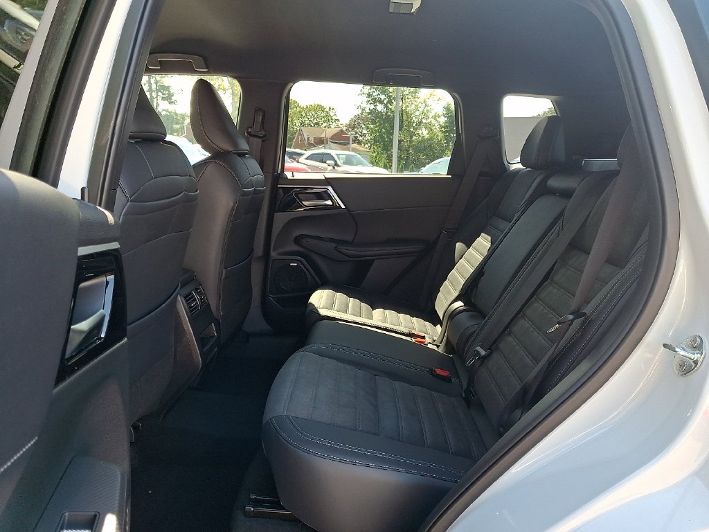 New 2026 White Mitsubishi LE 1.5T S-AWC image 6