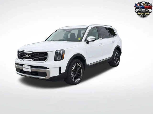 Used 2025 White Kia S image 1