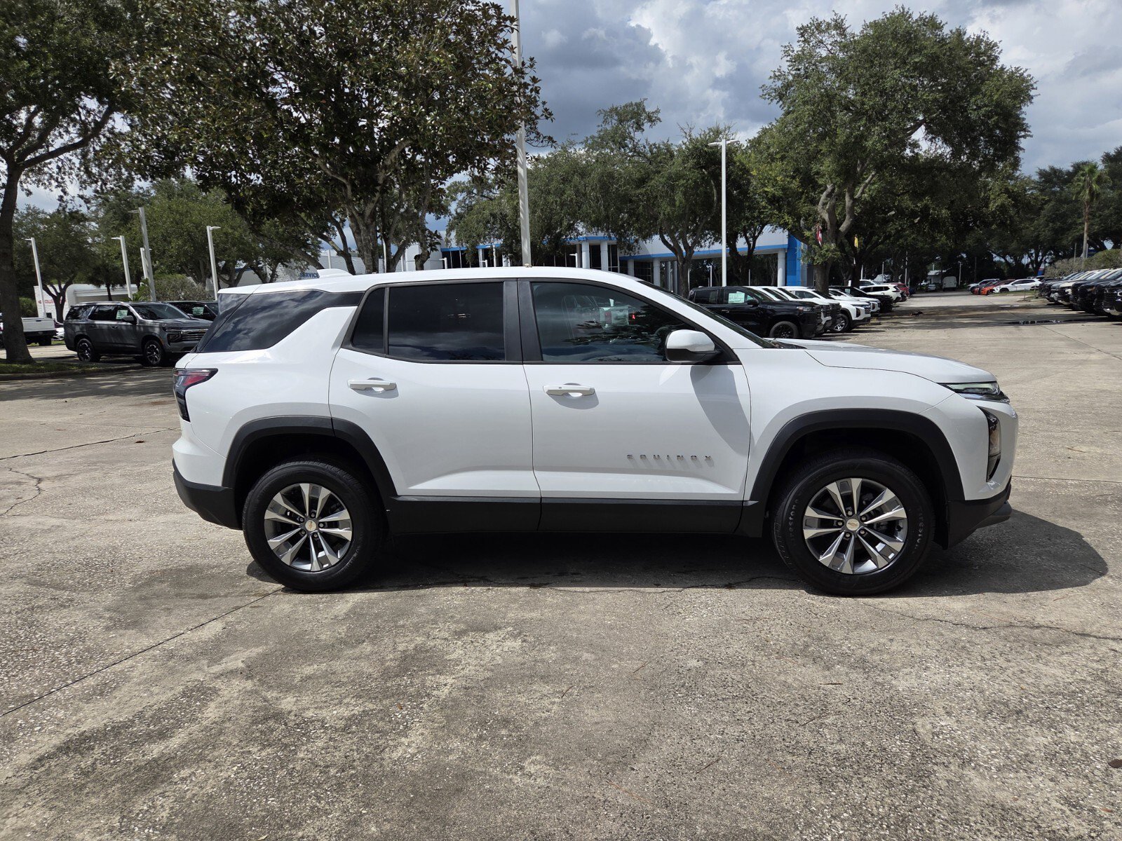 2027 Chevrolet Equinox LT - Photo 8