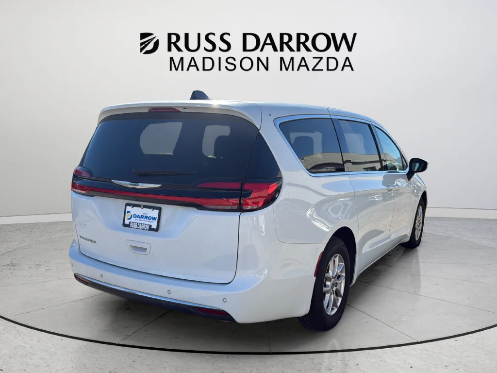 Used 2023 White Chrysler Touring L image 5