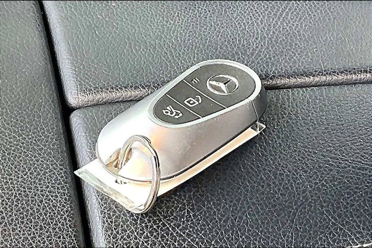 Used 2023 Black Mercedes-Benz 4MATIC® image 34