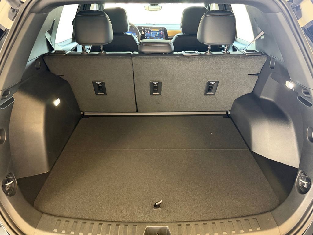 New 2026 Mosaic Black Metallic Chevrolet ACTIV image 13