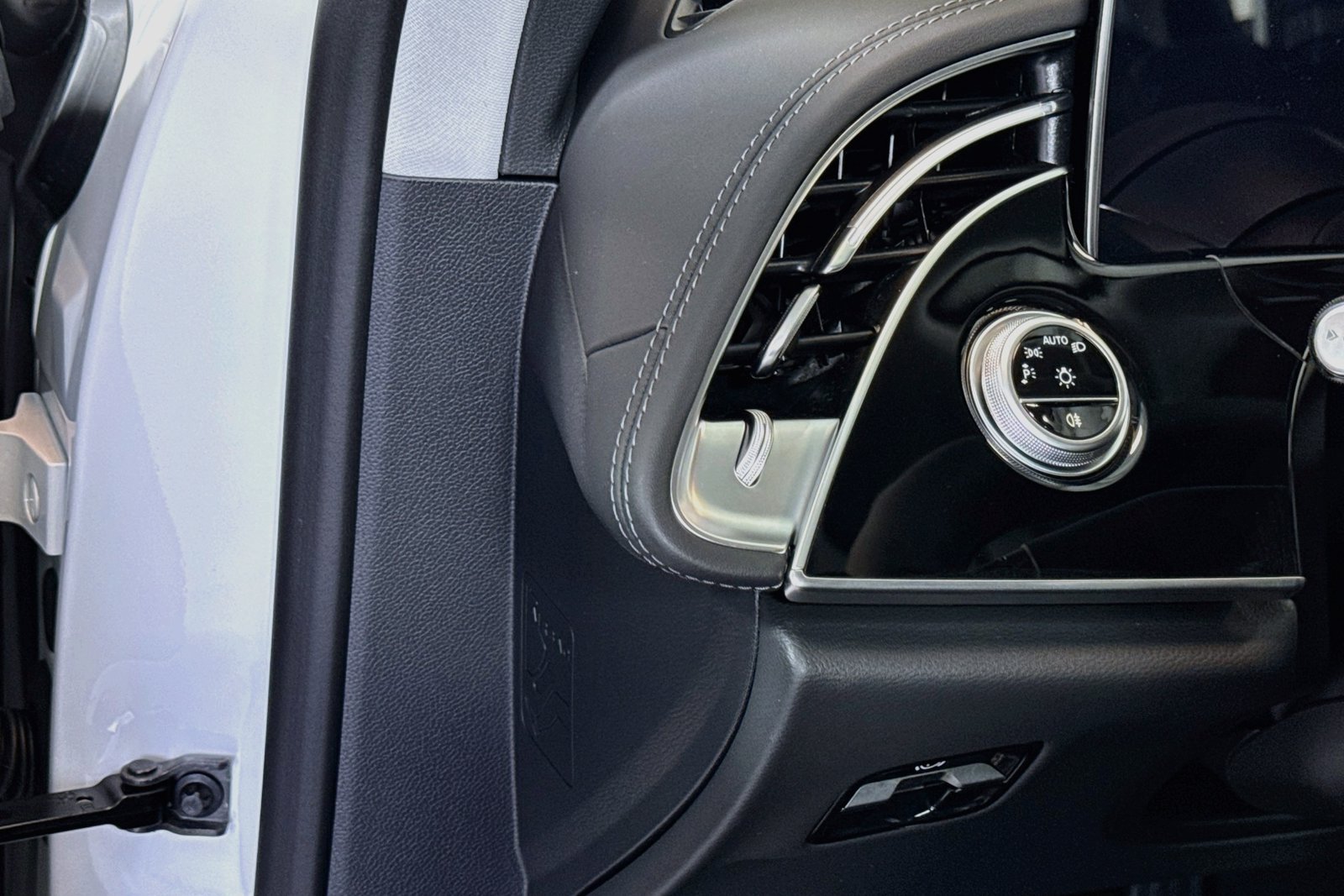New 2027 Polar White Mercedes-Benz E 350 image 10