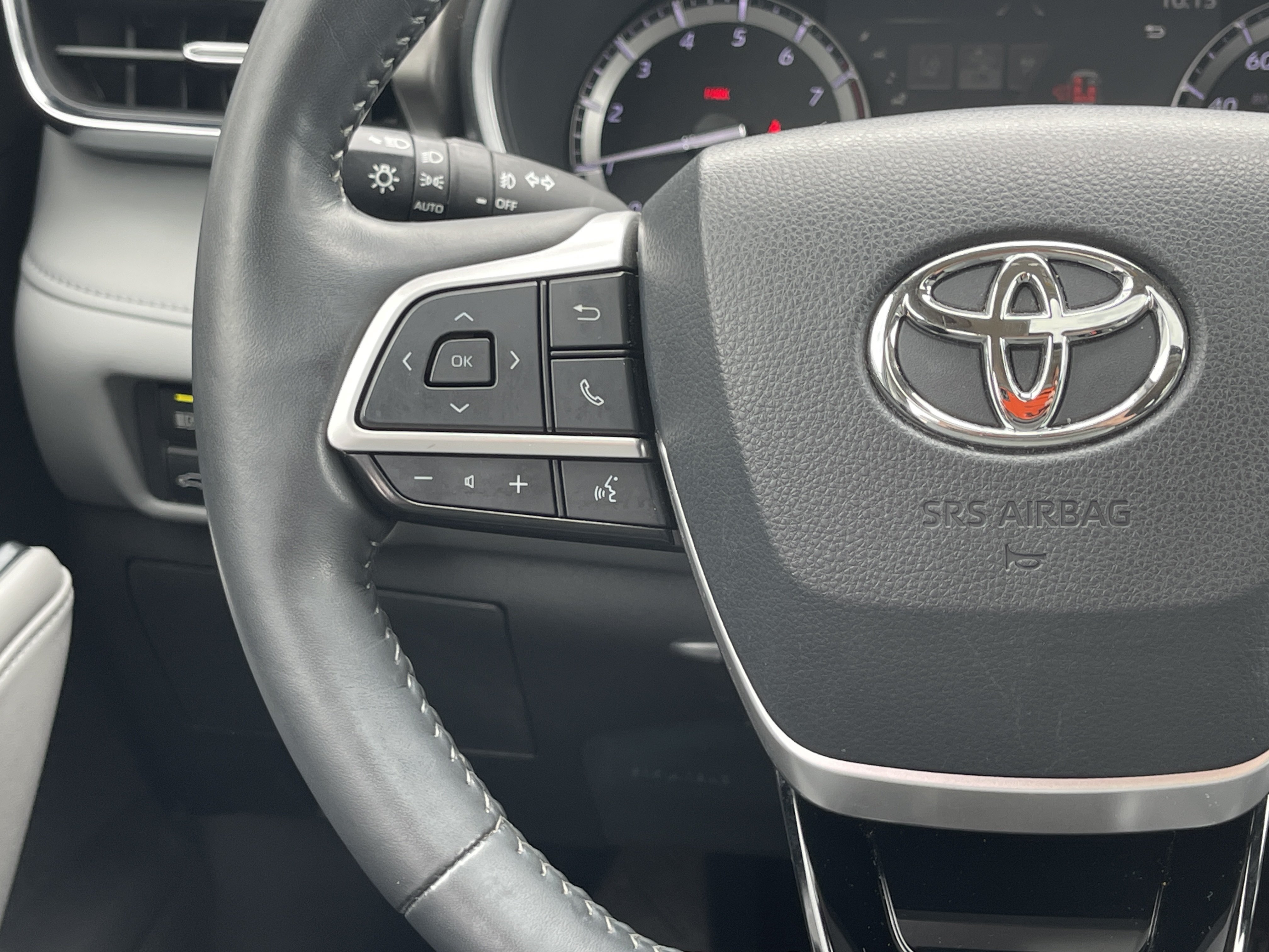 Used 2022 Moon Dust Toyota Limited image 16