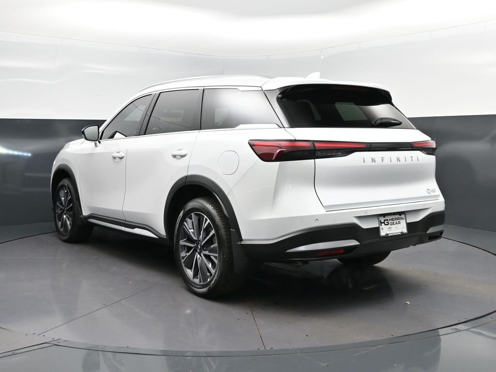 New 2026 RADIANT WHITE INFINITI Luxe FWD image 5