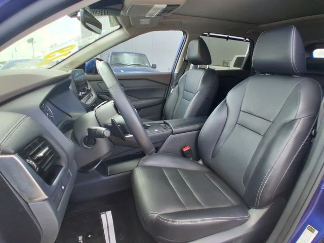 Used 2023 Blue Nissan SL image 9