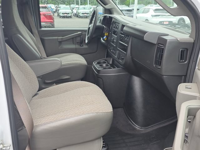 2025 Chevrolet Express Passenger LT - Photo 22