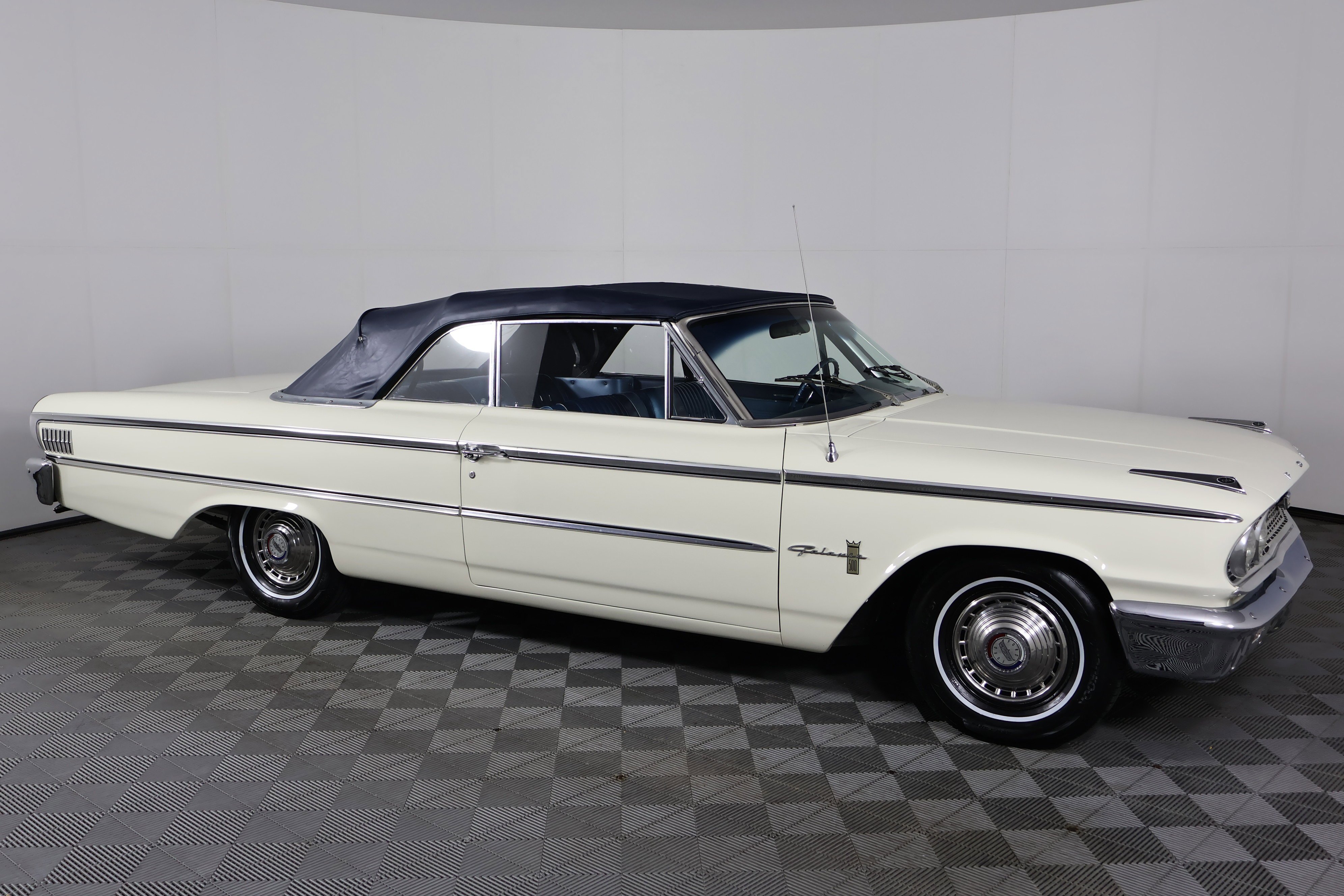 Used 1963 White Ford  image 25
