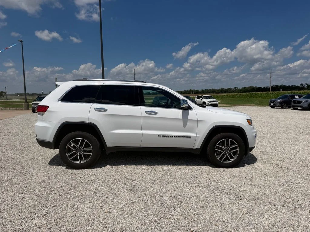 Certified Used 2022 White Jeep Limited image 2