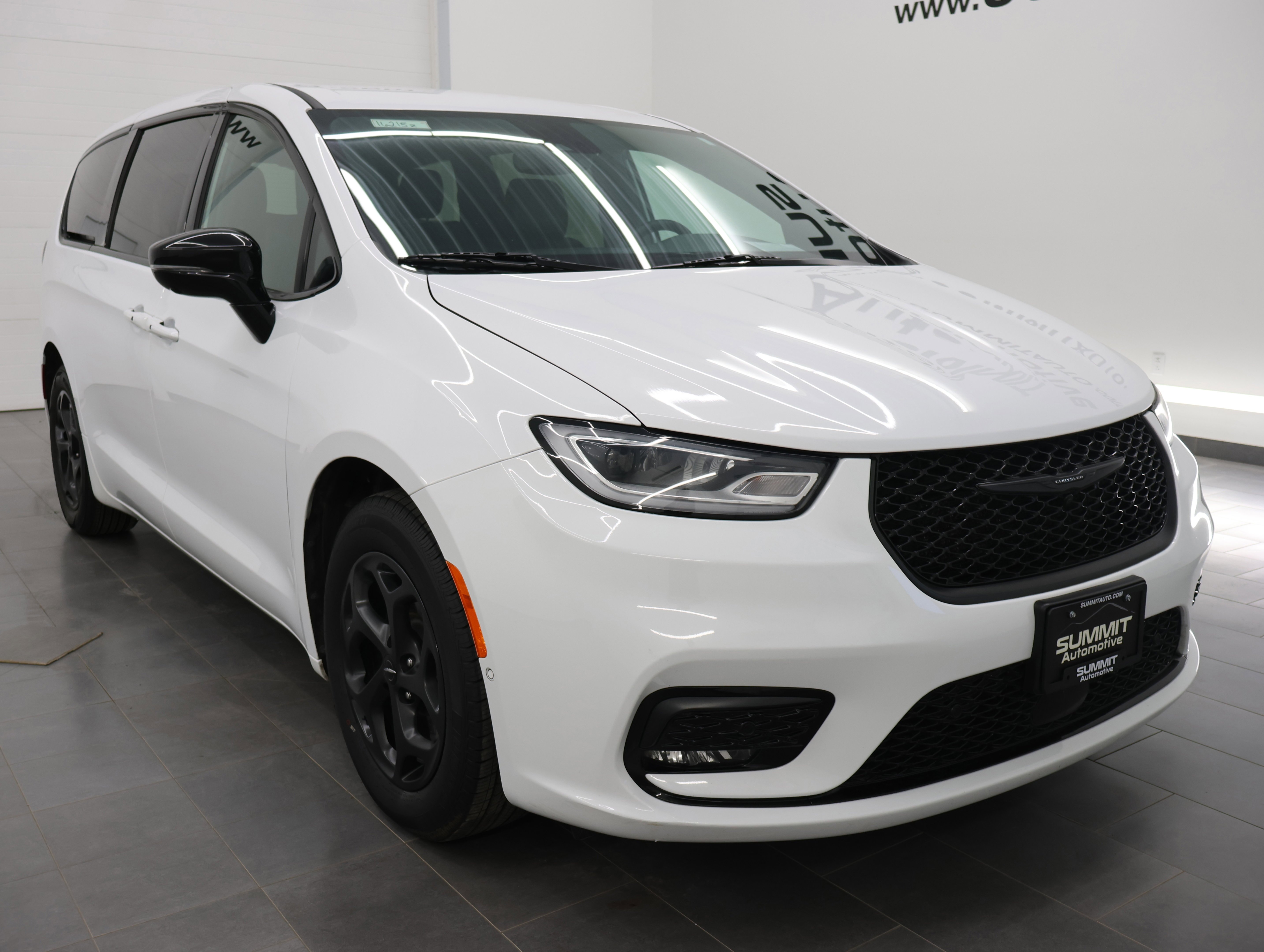 Used 2024 Chrysler Pacifica PHEV Select with VIN 2C4RC1S72RR156557 for sale in Fond du Lac, WI