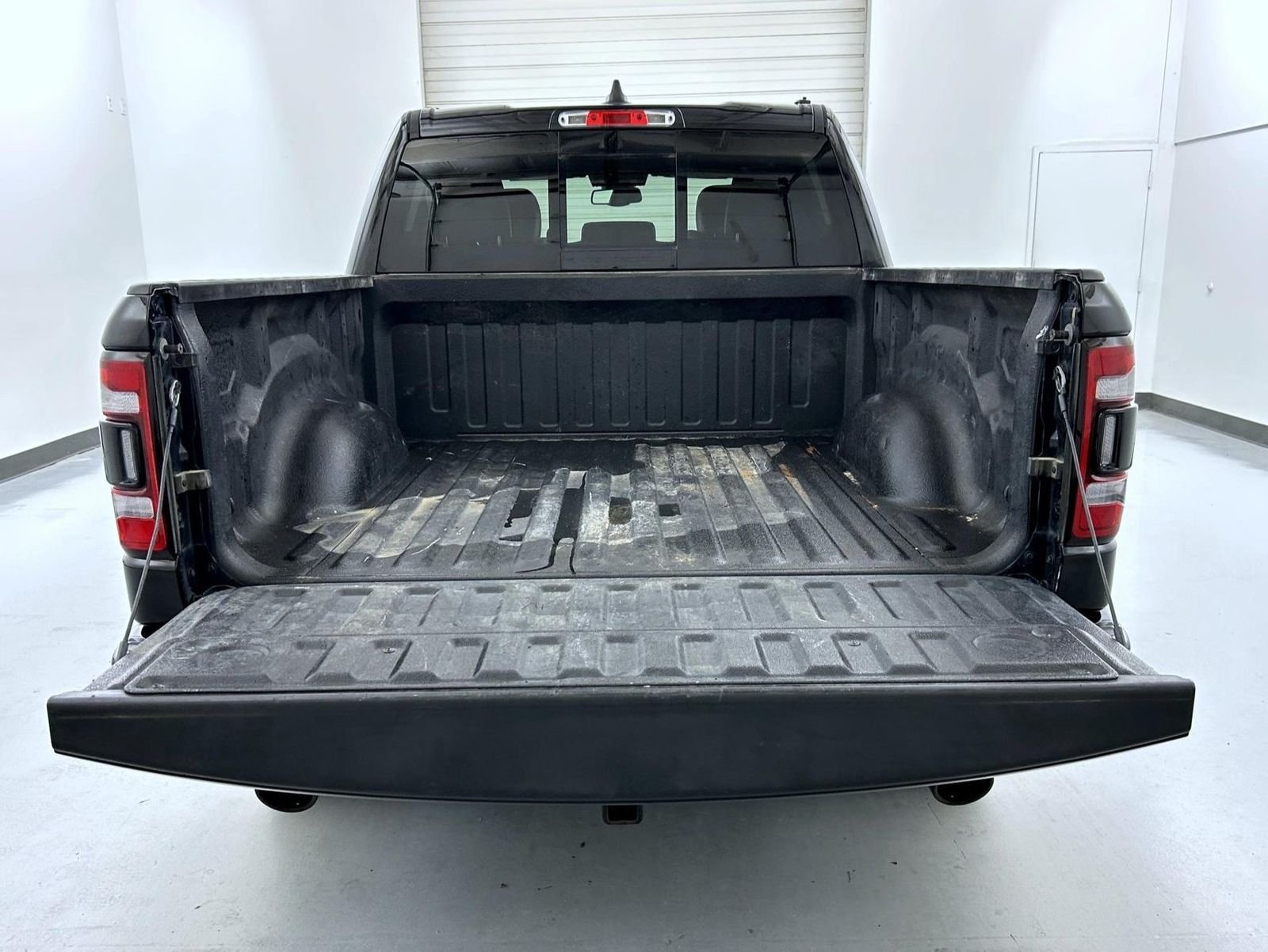 Used 2020 Black Ram Laramie image 22