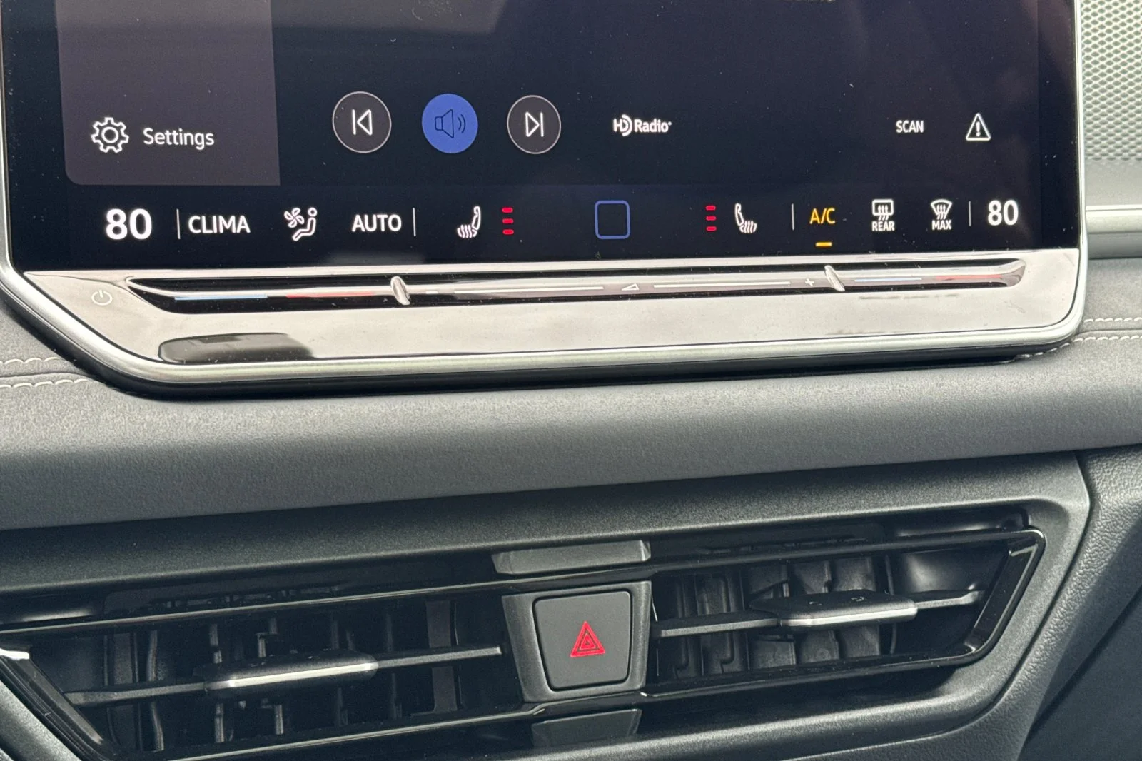2026 Volkswagen Tiguan SE - Photo 20
