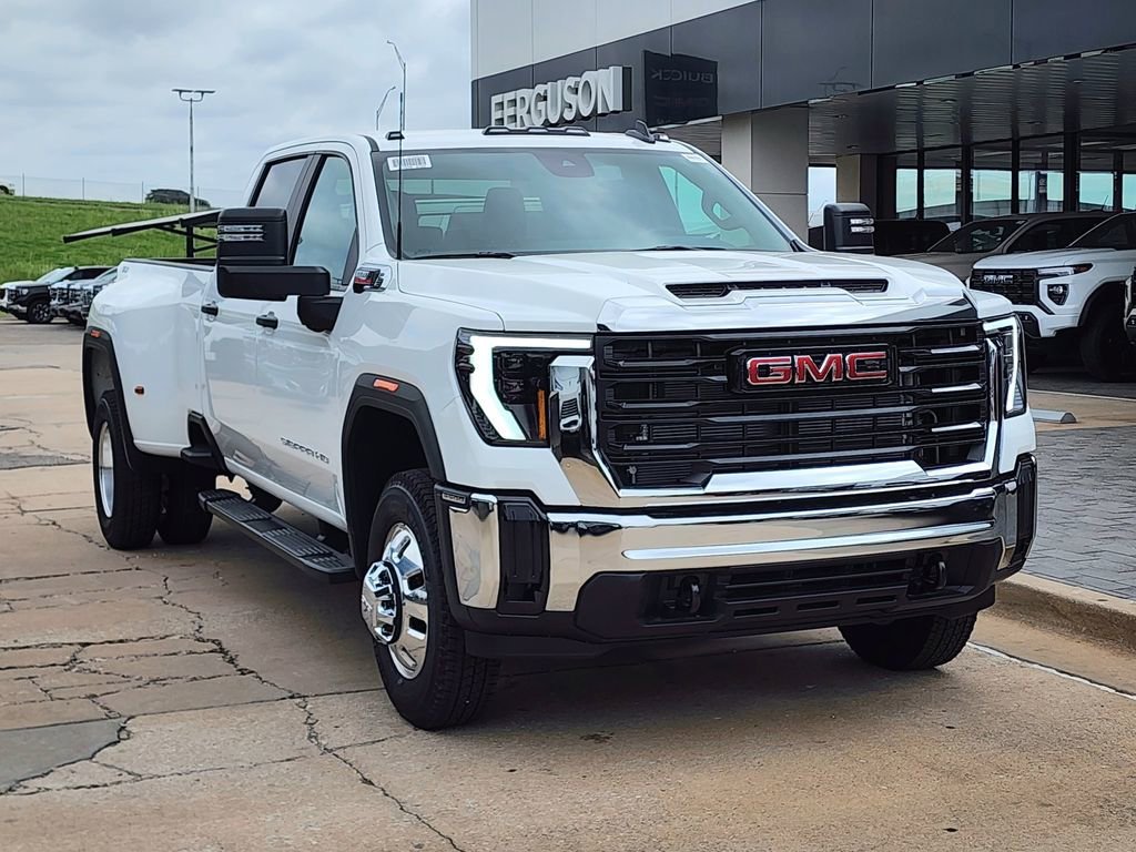 Summit White 2026 GMC Sierra 3500HD Pro Crew Cab LB DRW 4WD Pickup Truck Four-Wheel Drive 
