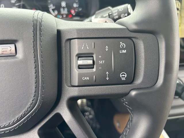 2026 Land Rover Defender V8 - Photo 23