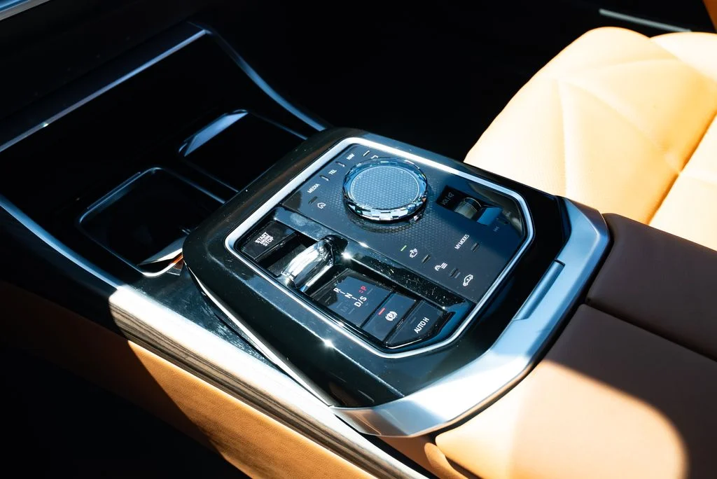 Used 2025 White BMW 740i xDrive image 17