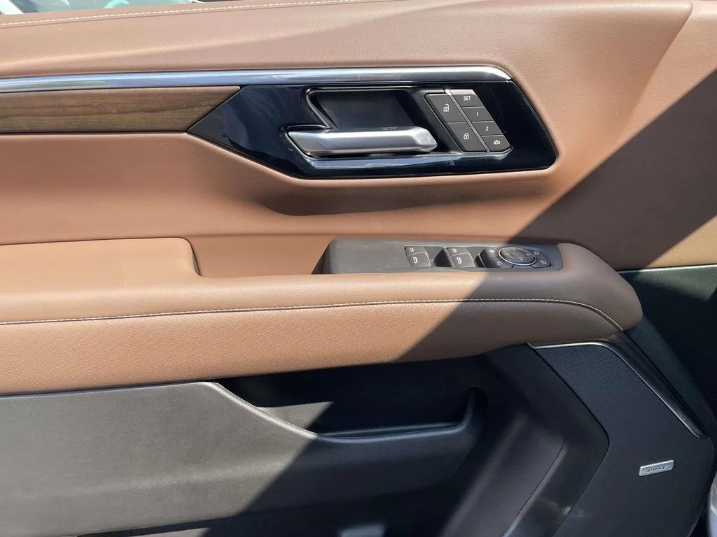 New 2026 Sterling Gray Metallic Chevrolet High Country image 18
