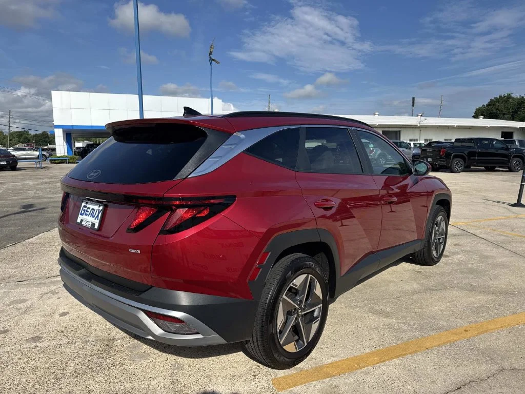 Used 2025 Red Hyundai SEL image 9