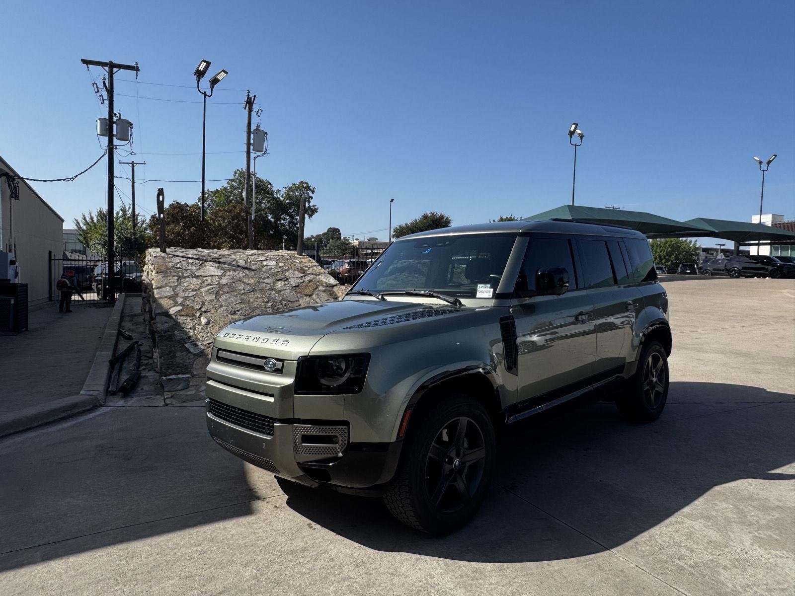 Used 2021 Pangea Green Land Rover X-Dynamic HSE image 1