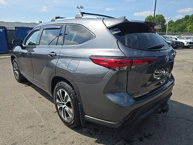 Used 2020 Gray Toyota XLE image 5