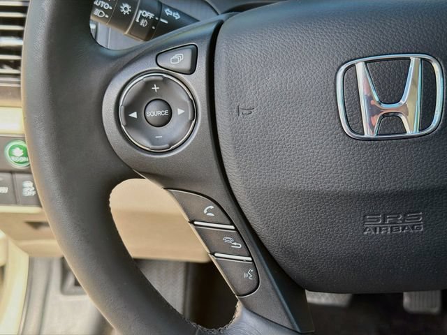 Used 2014 Silver Honda EX-L image 32