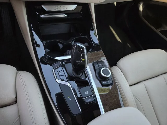 Used 2019 Mineral White Metallic BMW sDrive30i image 11