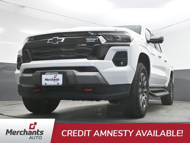 Used 2025 White Chevrolet Z71 image 33