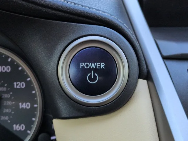 Used 2018 White Lexus 300h image 29