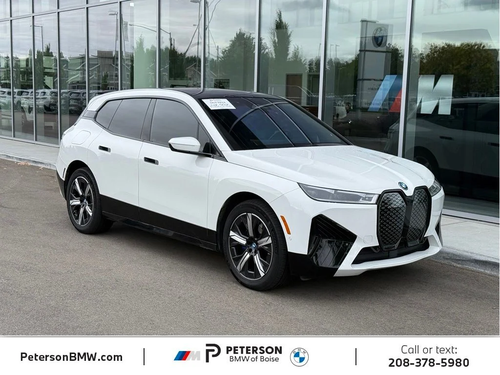 Used 2023 White BMW xDrive50 image 7