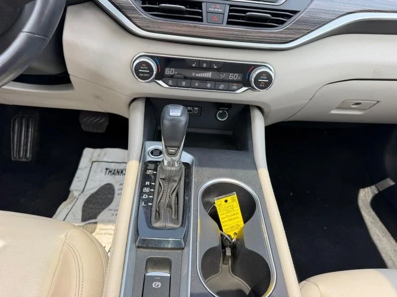 Used 2019 White Nissan 2.5 Platinum image 15