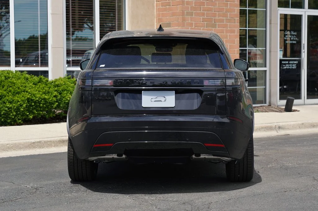 New 2026 Santorini Black Land Rover Belgravia Edition image 5