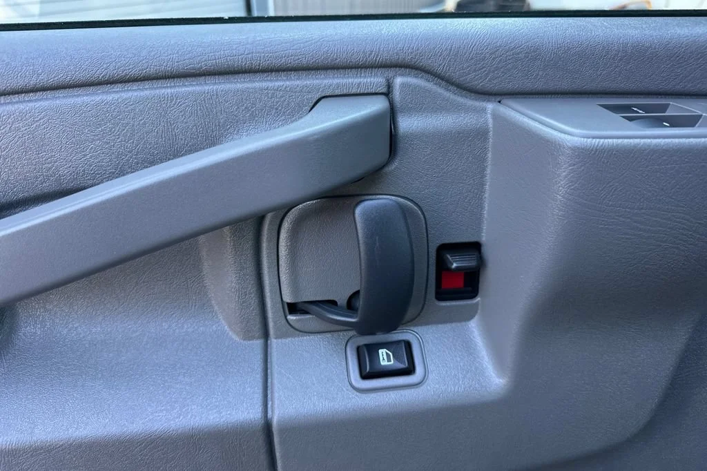 2024 Chevrolet Express Passenger LT - Photo 11