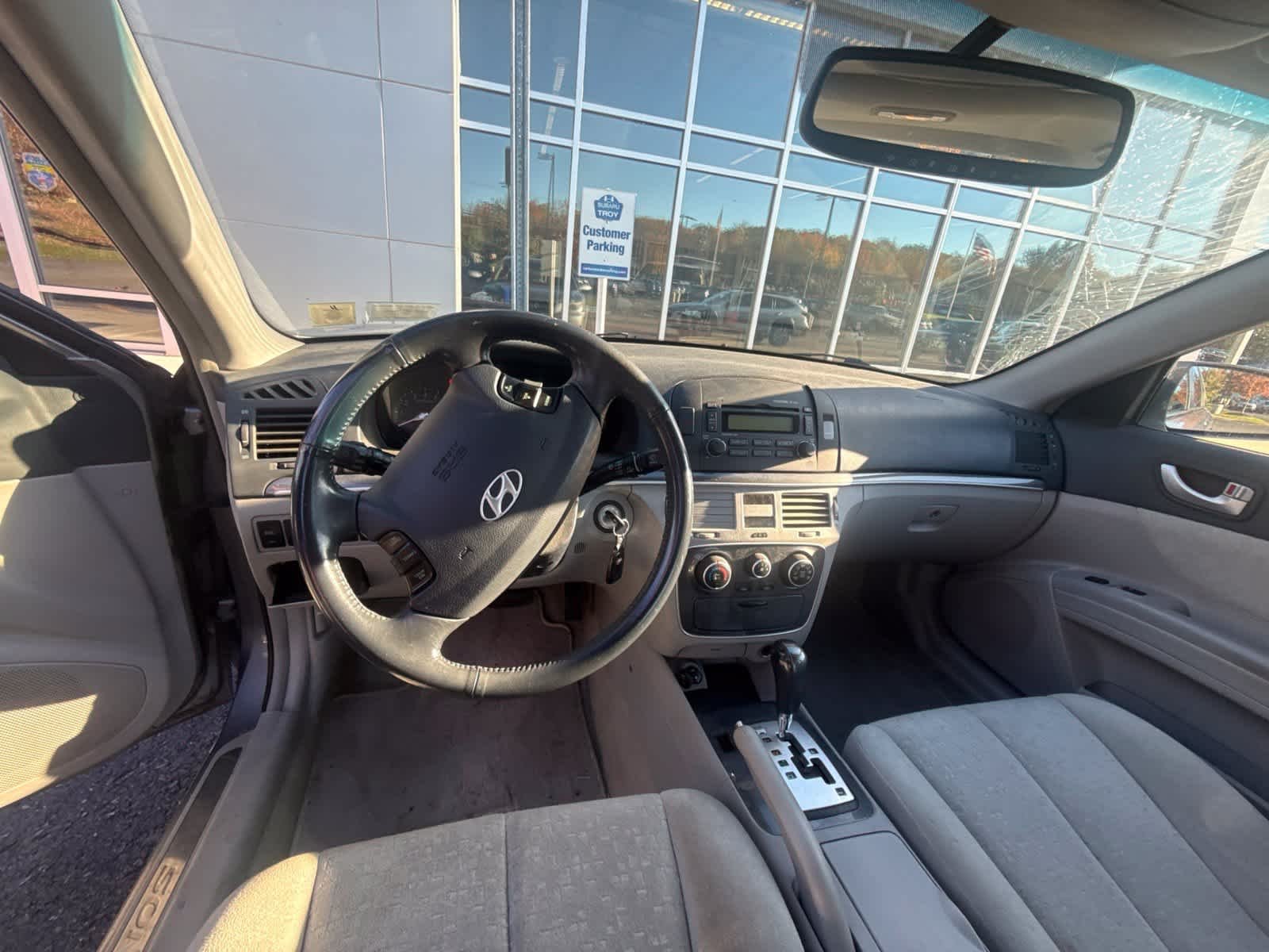 Used 2006 Silver Hyundai GLS image 2