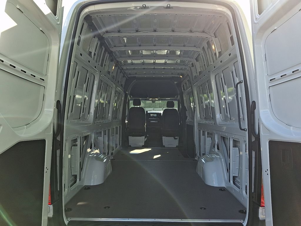 New 2026 Arctic White Mercedes-Benz Cargo 170 WB image 22