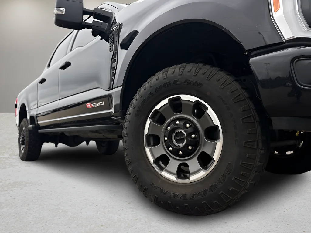 Used 2023 Black Ford Lariat image 28