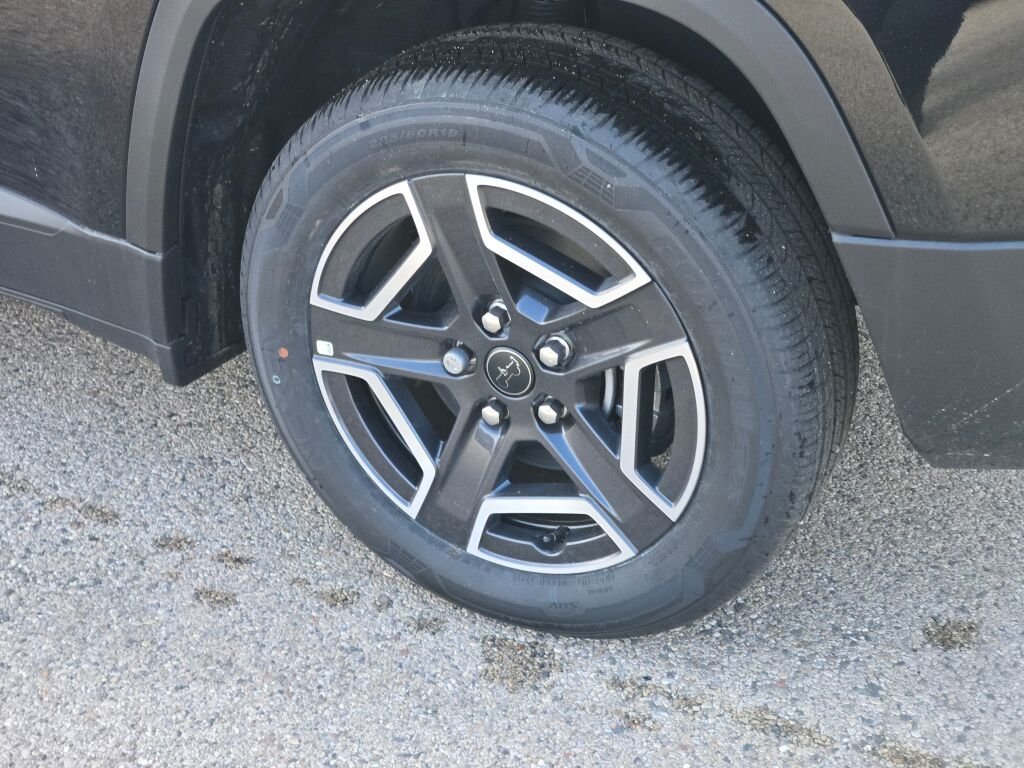 New 2026 Diamond Black Crystal Pearl-Coat Exterior Paint Jeep Laredo image 15