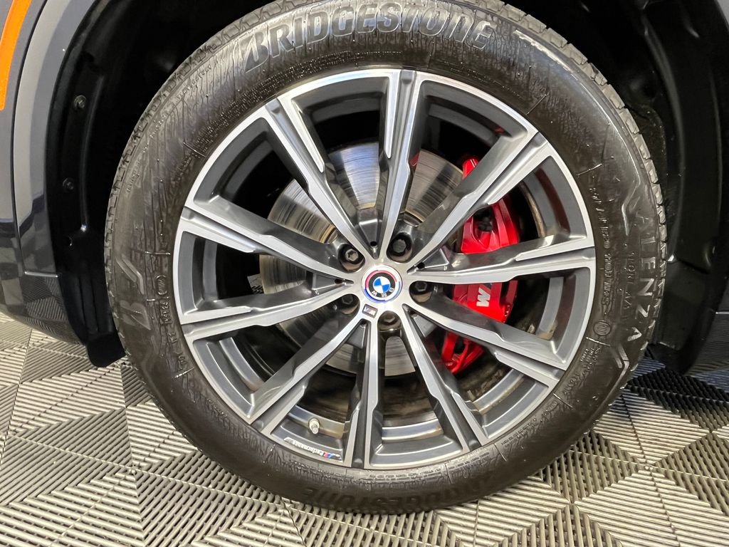 Used 2022 Black BMW xDrive40i image 12