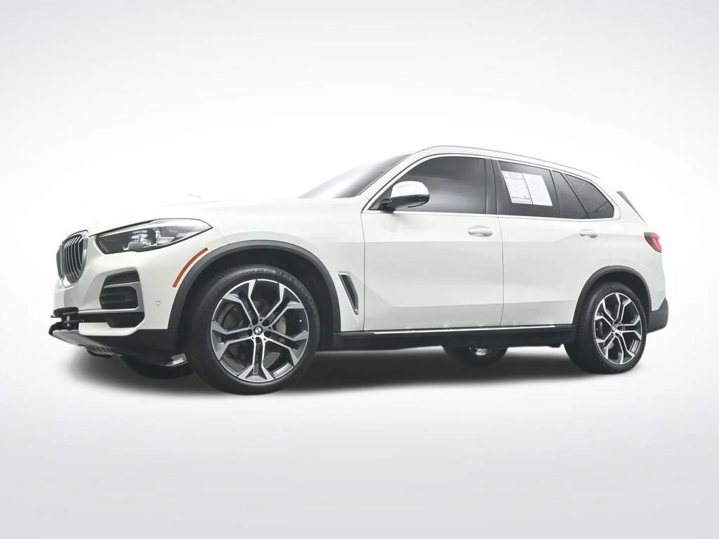 Used 2022 White BMW sDrive40i image 32