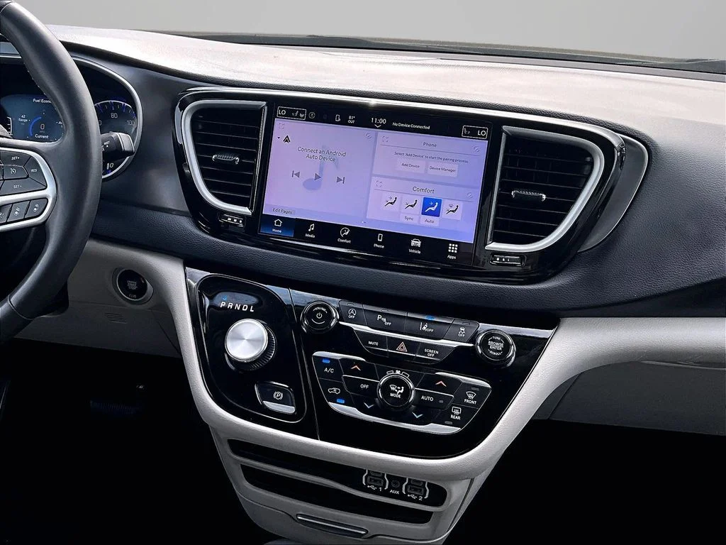 Used 2024 Silver Chrysler Touring L image 7