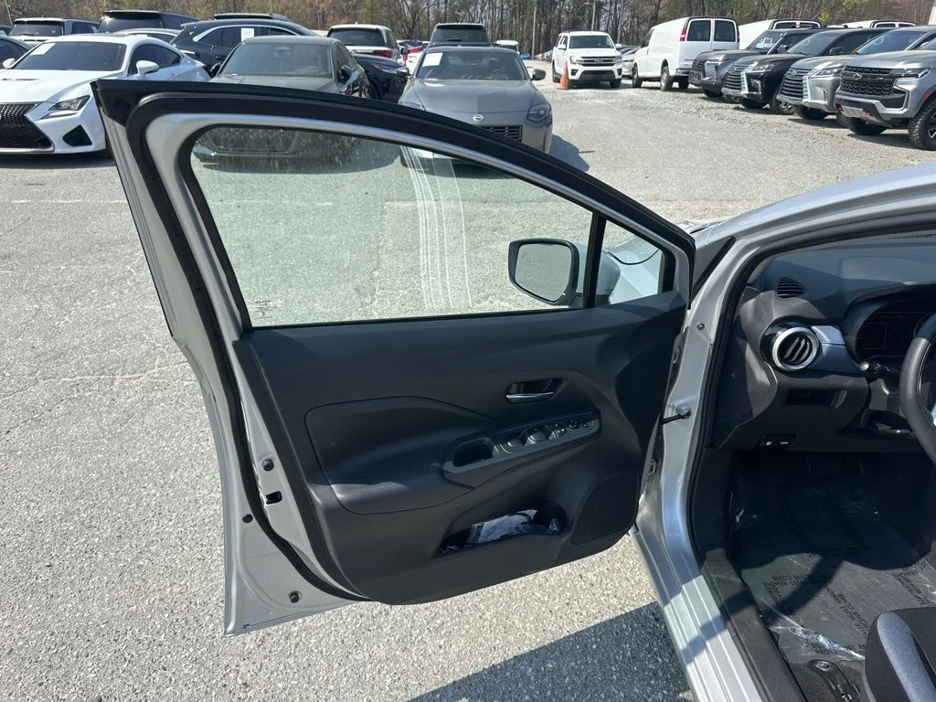 Used 2025 Silver Nissan 1.6 SV image 20