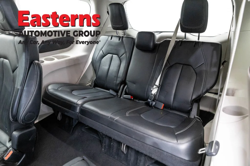 Used 2024 Silver Chrysler Touring L image 27