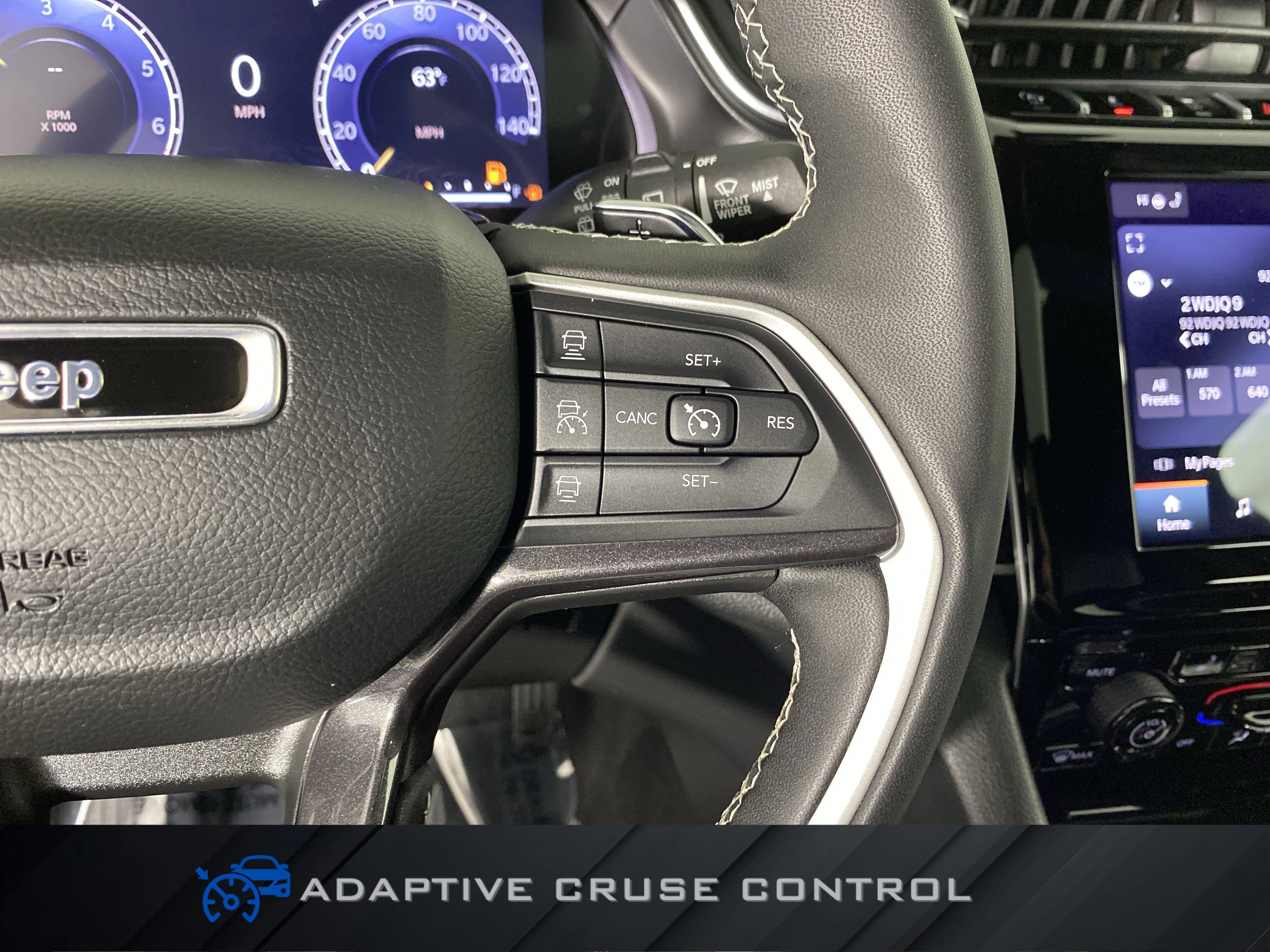 Used 2023 Diamond Black Crystal Pearlcoat Jeep Altitude image 24