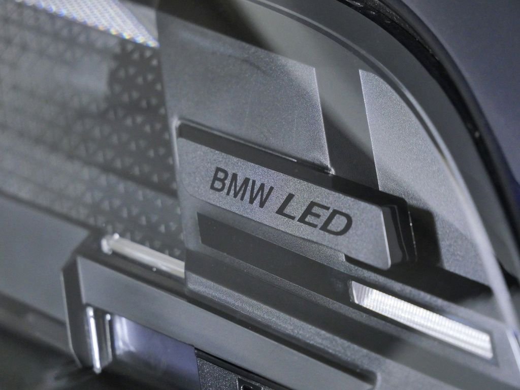 New 2026 Carbon Black Metallic BMW xDrive40i image 4