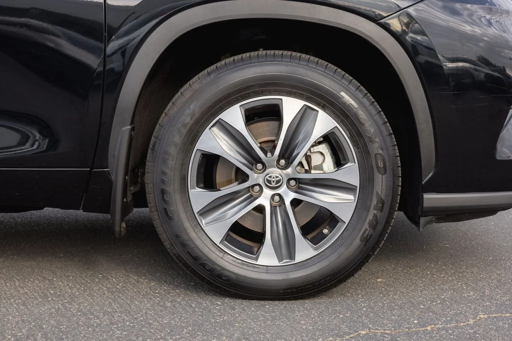 Used 2023 Midnight Black Metallic Toyota XLE image 4