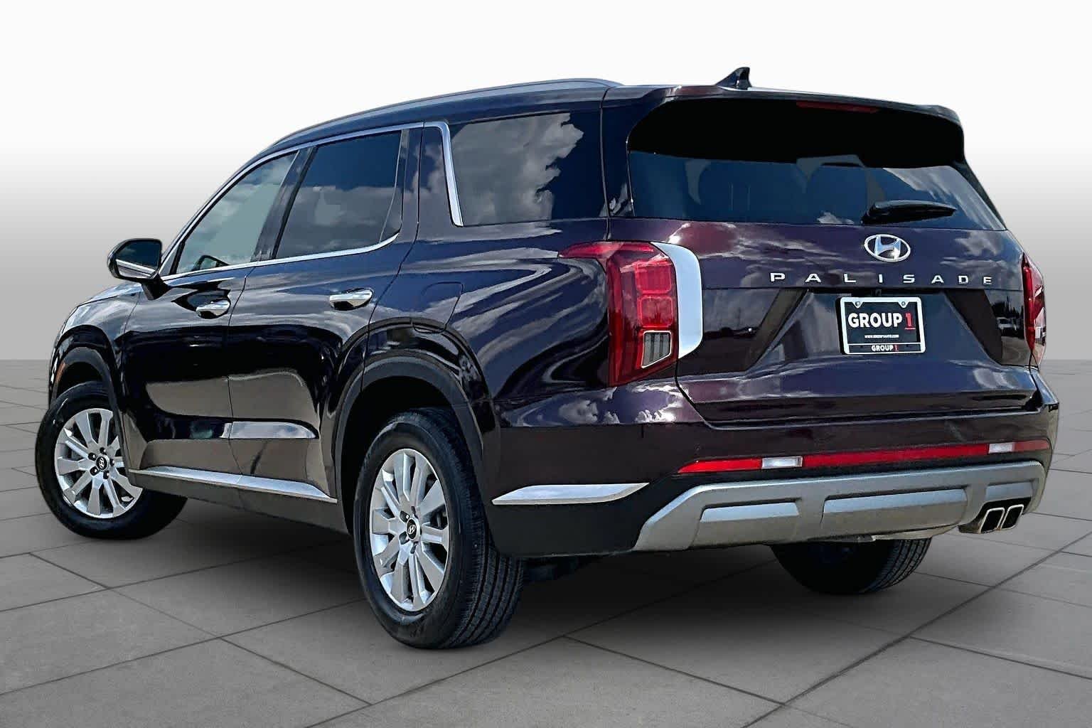 Used 2025 Sierra Burgundy Hyundai SEL image 12
